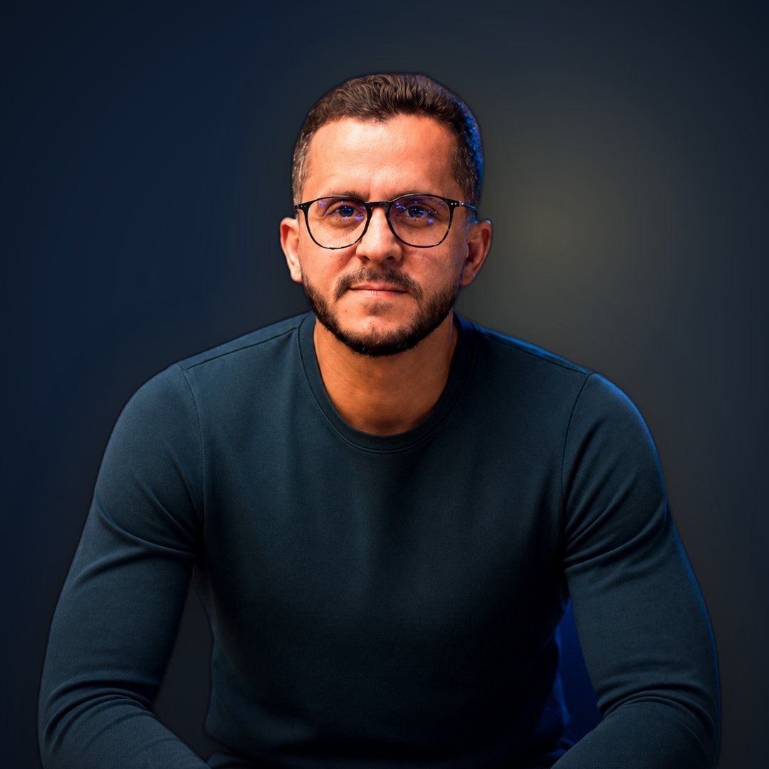 Retrato profissional de Charlone Santana, fundador do Empresa Forte®